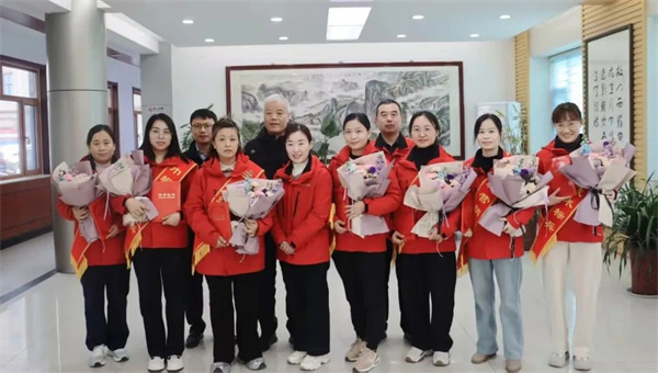 巾幗展風采---AG廳創園召開三八婦女節表彰大會! 巾幗展風采---AG廳創園召開三八婦女節表彰大會!